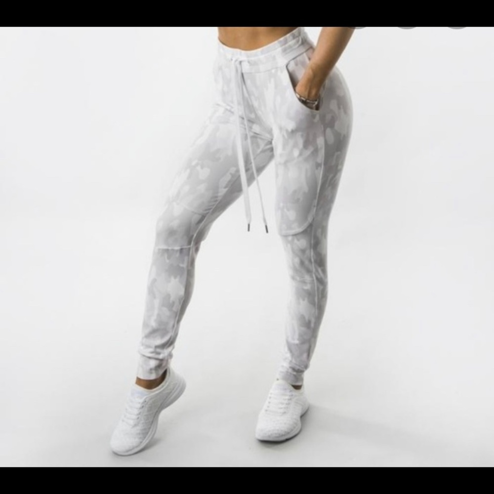 Buffbunny Camo Joggers